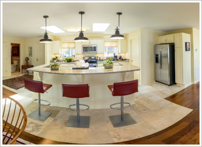 kitchen sitting area