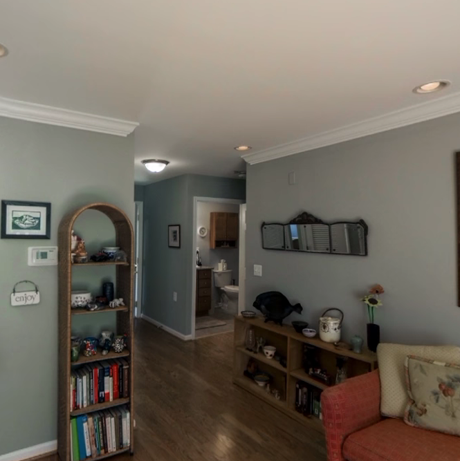 Entry in 1 bedroom + den