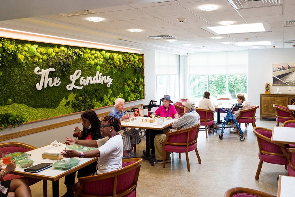 Collington-Residents-Dining-The-Landing