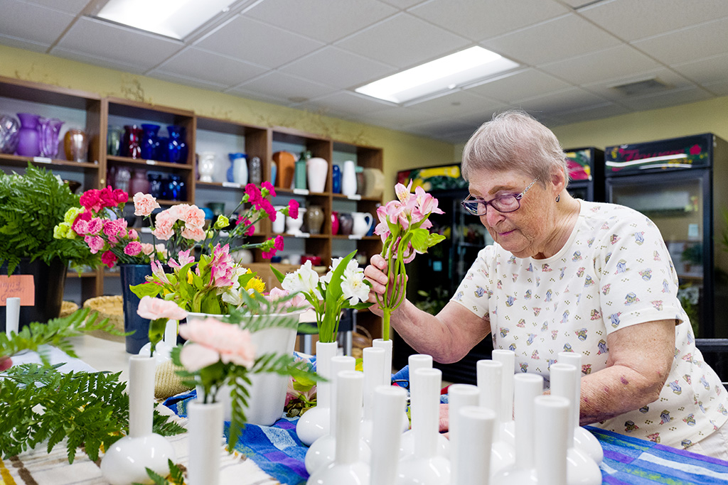 collington-activities-flower-lady