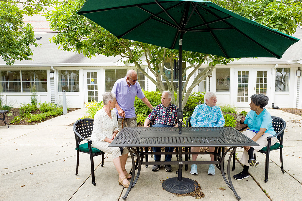 collington-activities-outdoor-patio