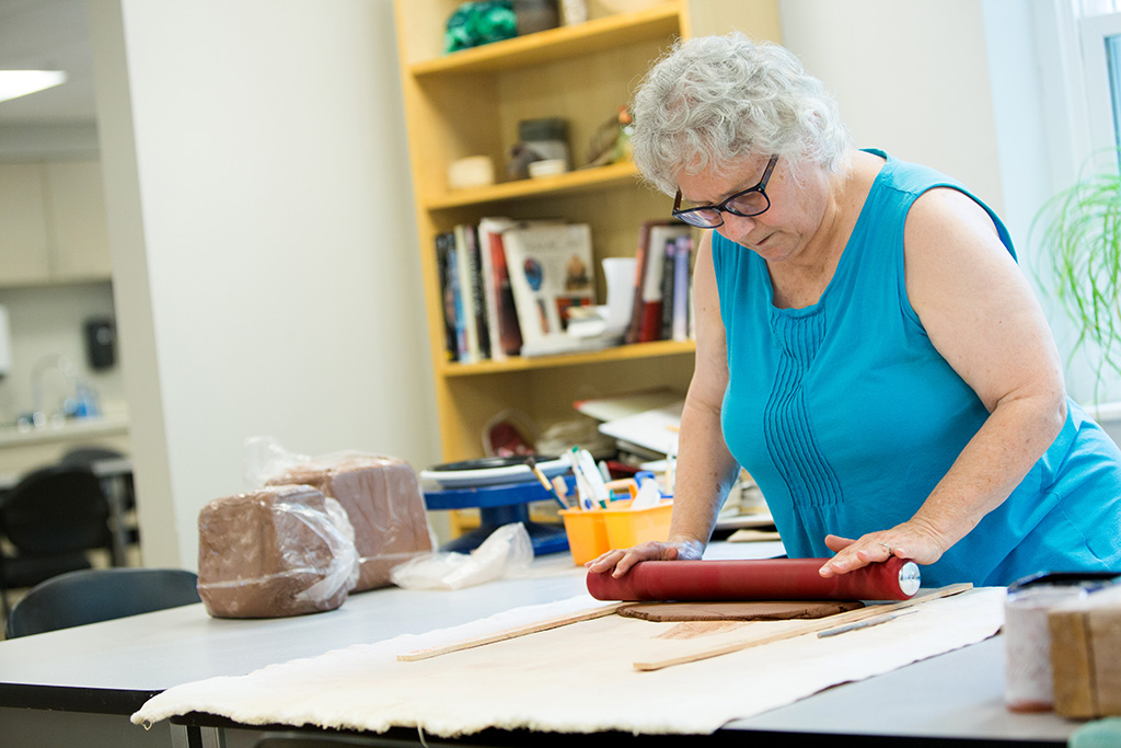 collington-activities-pottery-lady